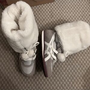 Onitsuka Tiger Vintage Gray and White Winter Boots